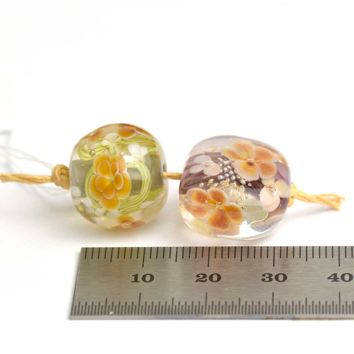 Duo de perles de verre fleurs automnales, gouttes d'argent pur 🖤 Fabrication française 🖤