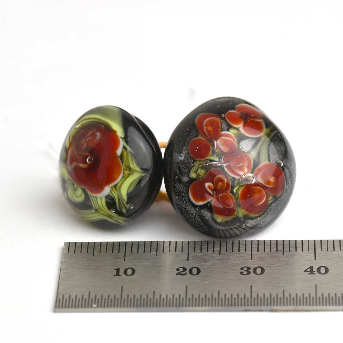 Gros boutons de verre fleuris rouges et noirs 🖤 Fabrication française 🖤