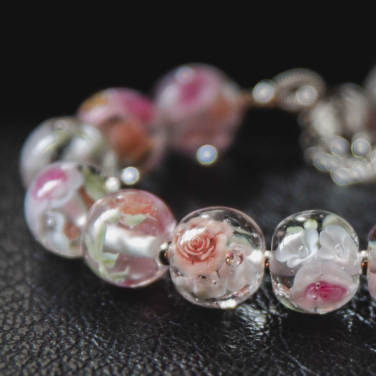 Botanical art glass bead bracelet by Kathryn Greer
