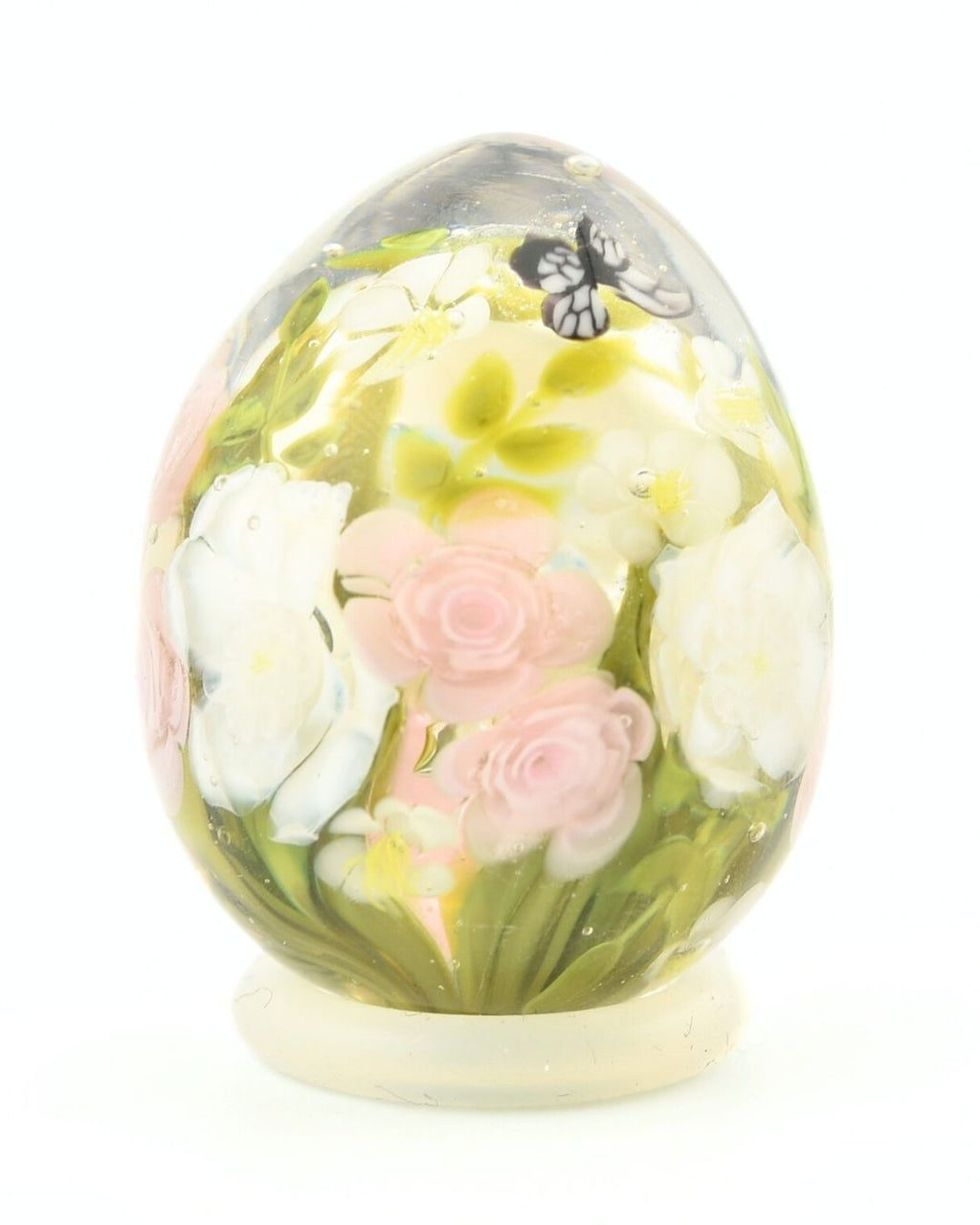 Oeuf roses rose et dalhias, papillons