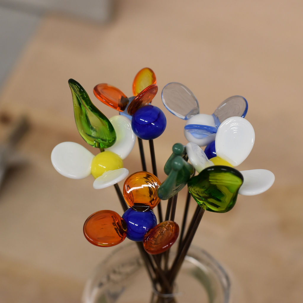 Discover how to create your own flowers in glass - with Maxime Estrade