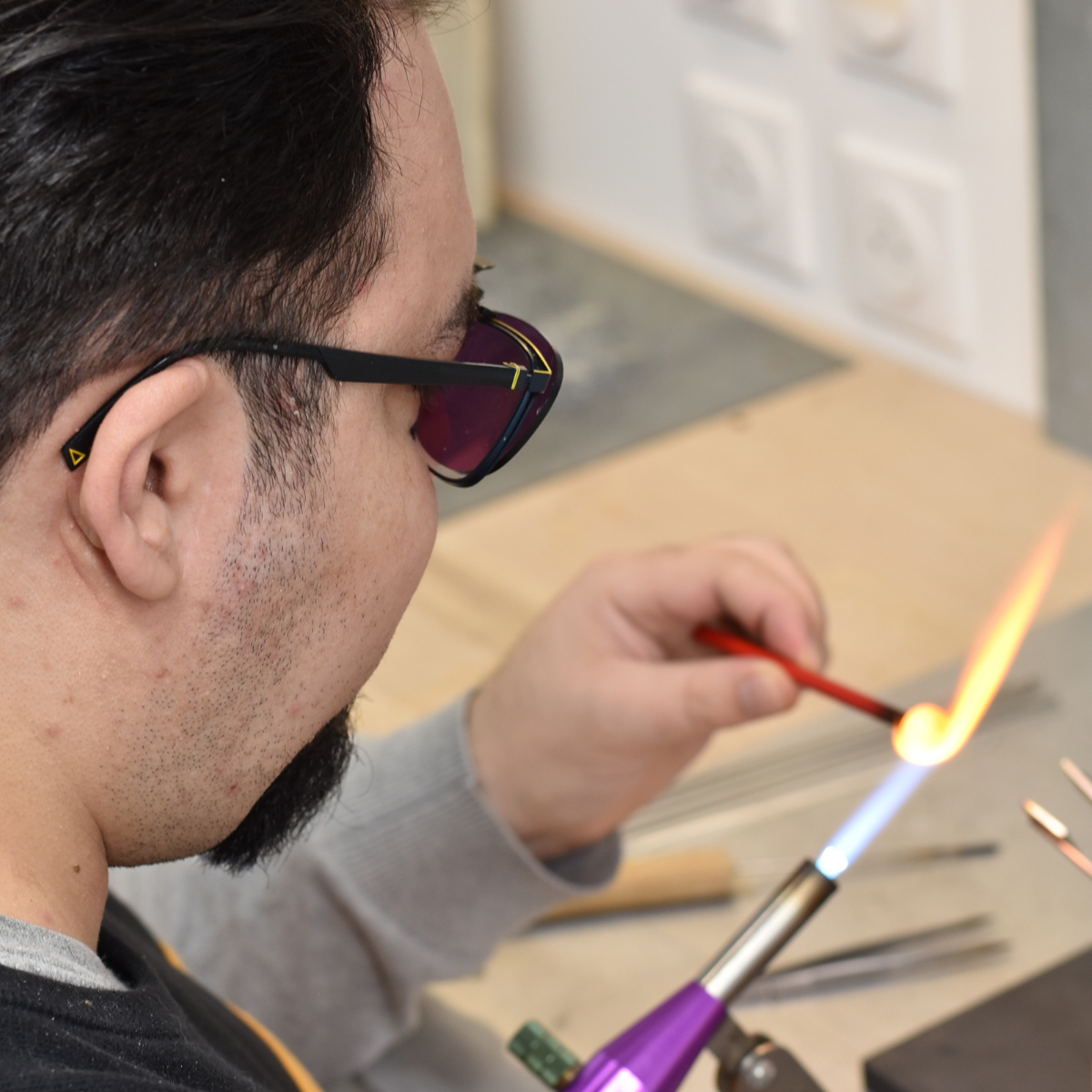 Discover how to create your own flowers in glass - with Maxime Estrade