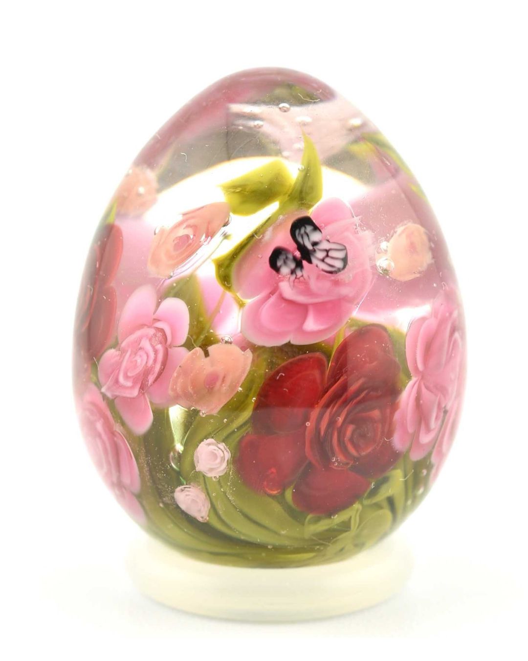 Œuf en verre décoratif avec Roses fuchsia et bordeaux