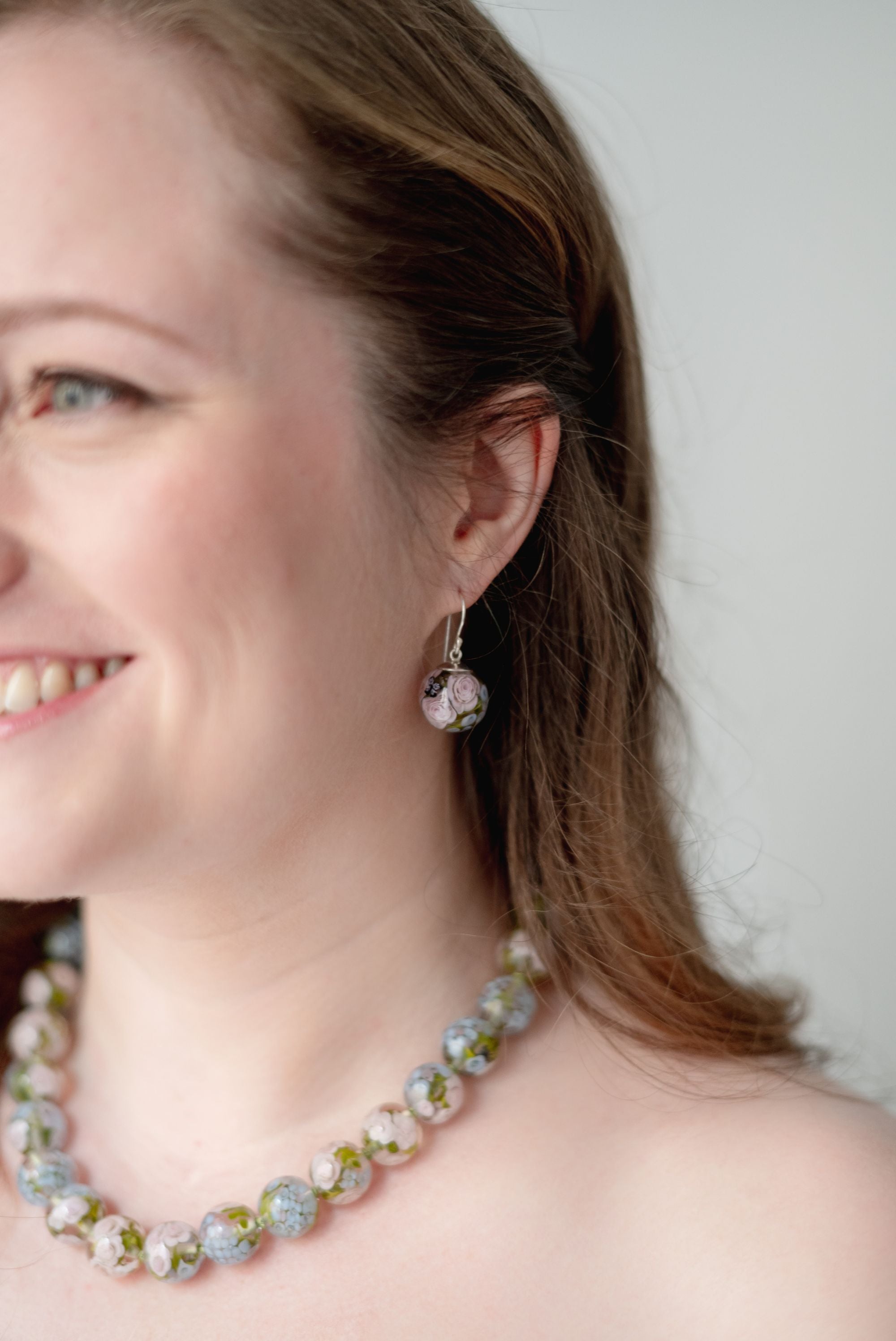 Boucles d'oreilles avec bouquet pastel (fleurs de verre et argent massif)
