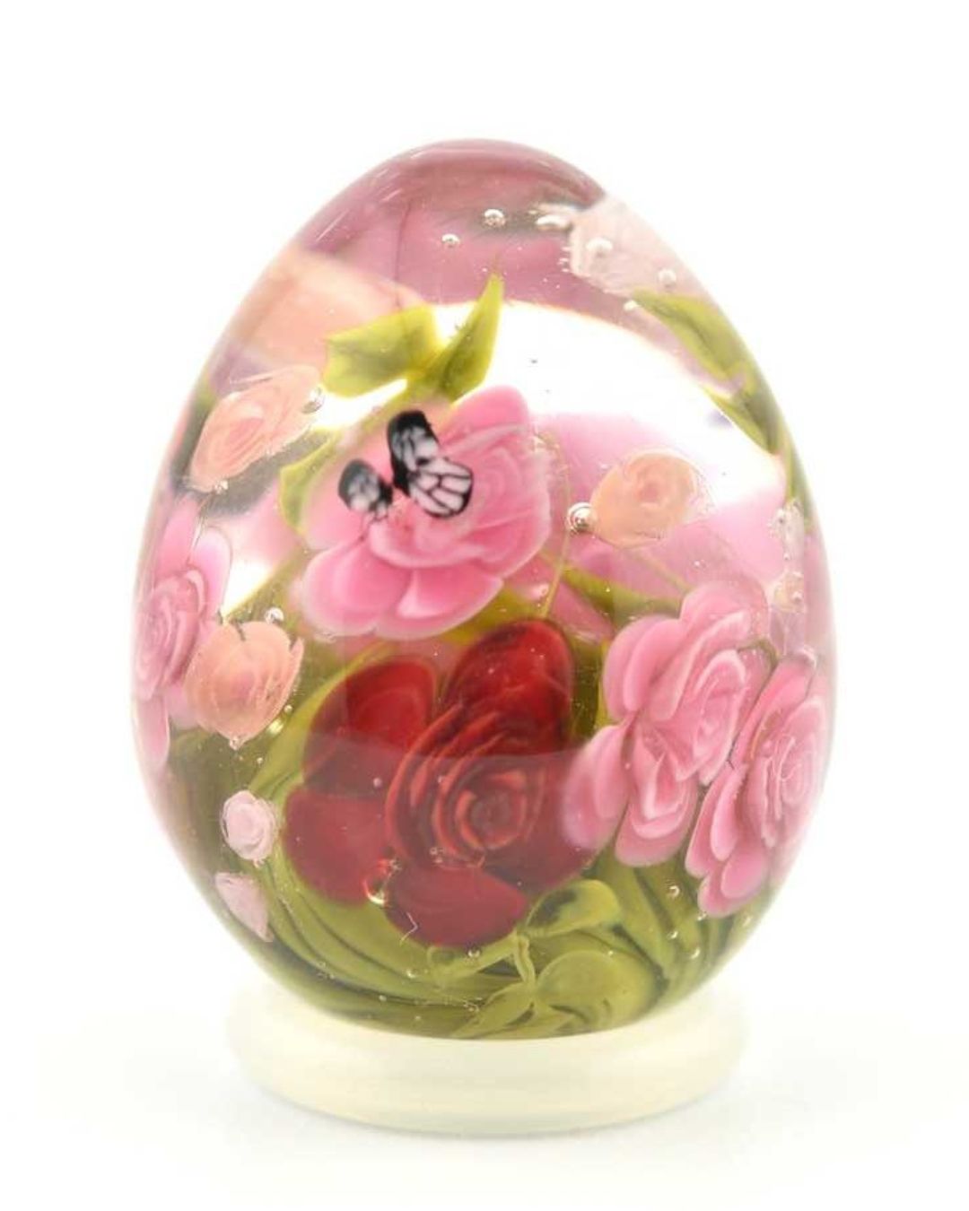 Œuf en verre décoratif avec Roses fuchsia et bordeaux