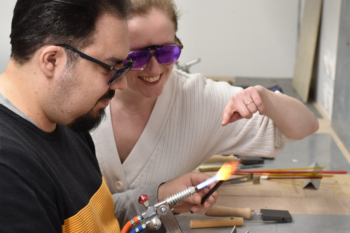 Discover how to create your own flowers in glass - with Maxime Estrade