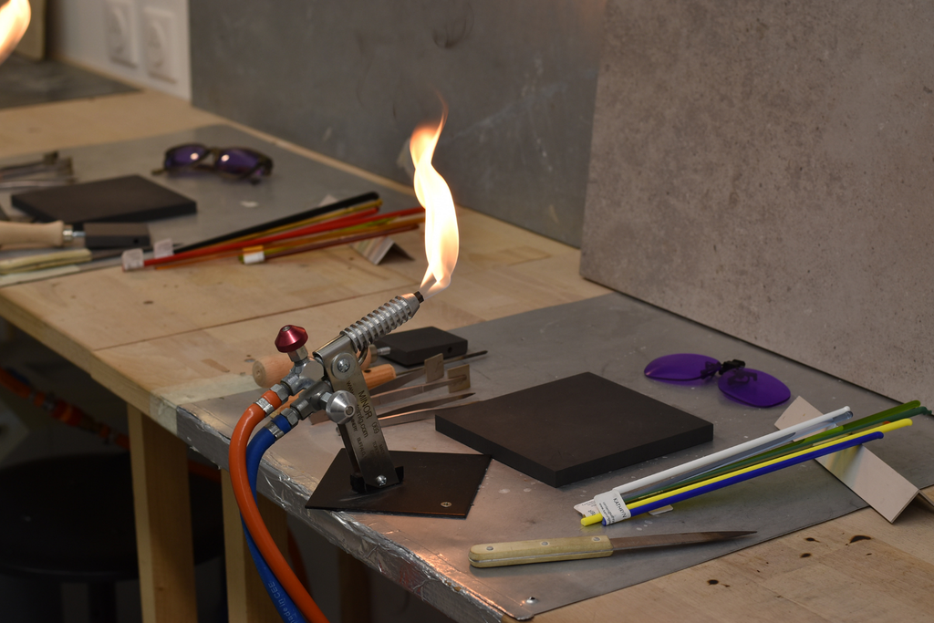 Discover how to create your own flowers in glass - with Maxime Estrade
