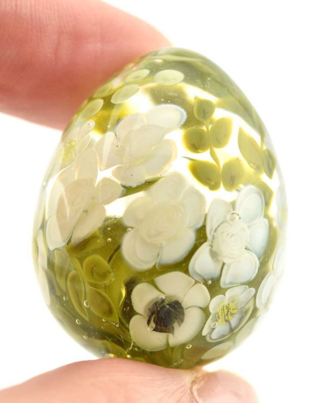 Œuf en verre décoratif avec Eucalyptus et Bouquet blanc