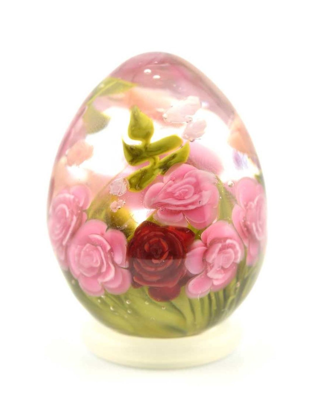 Œuf en verre décoratif avec Roses fuchsia et bordeaux