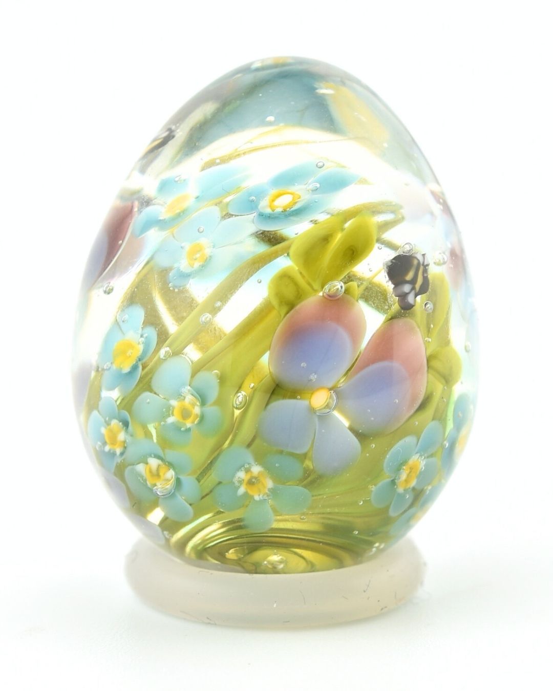 Oeuf myosotis et pensées