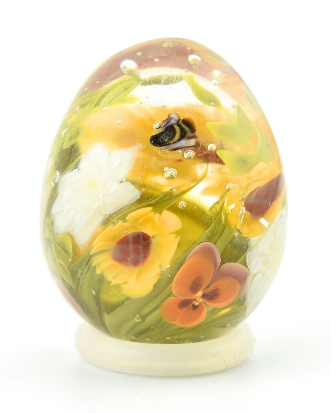 Oeuf tournesols, dalhias, pensées et abeilles