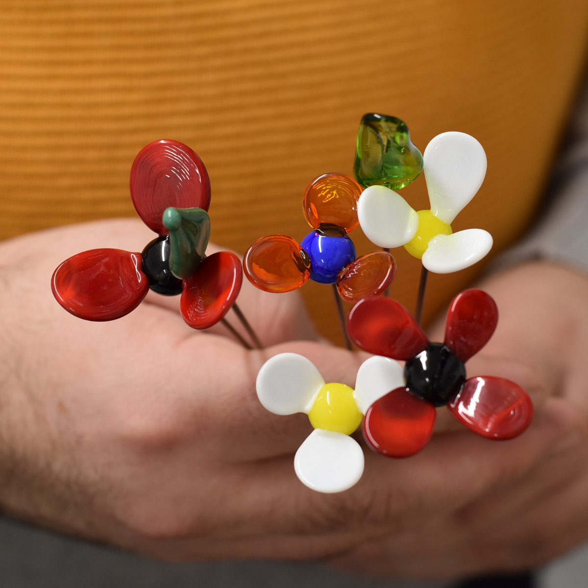 Discover how to create your own flowers in glass - with Maxime Estrade