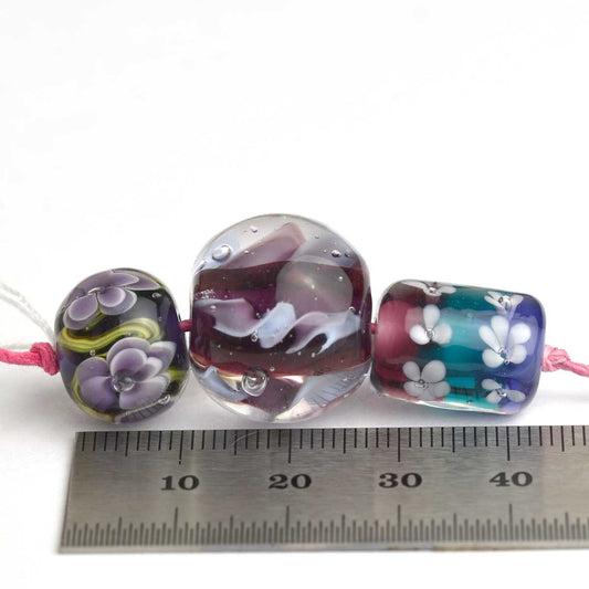 Trio de perles violettes et bleues aux décors 3D 🖤 Fabrication française 🖤
