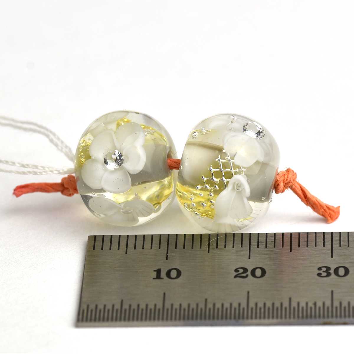 Duo de perles de verre fleuries or, argent, grises et blanches 🖤 Fabrication française 🖤