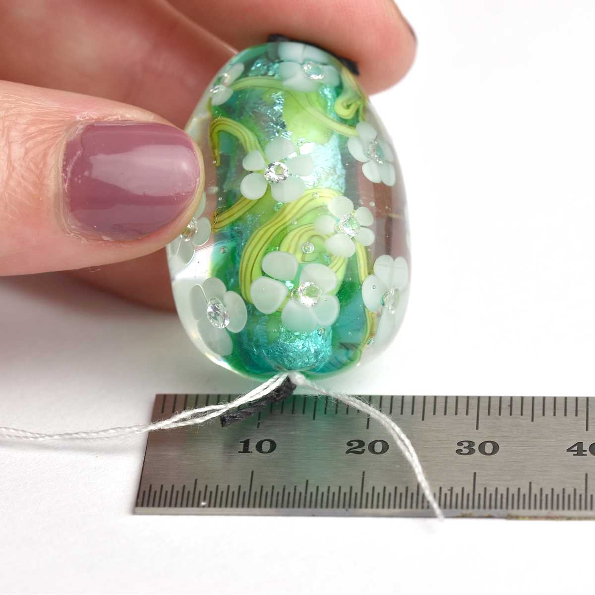Perle œuf de verre vert avec fleurs de verre blanches et feuille d'argent pur 🖤 Fabrication française 🖤