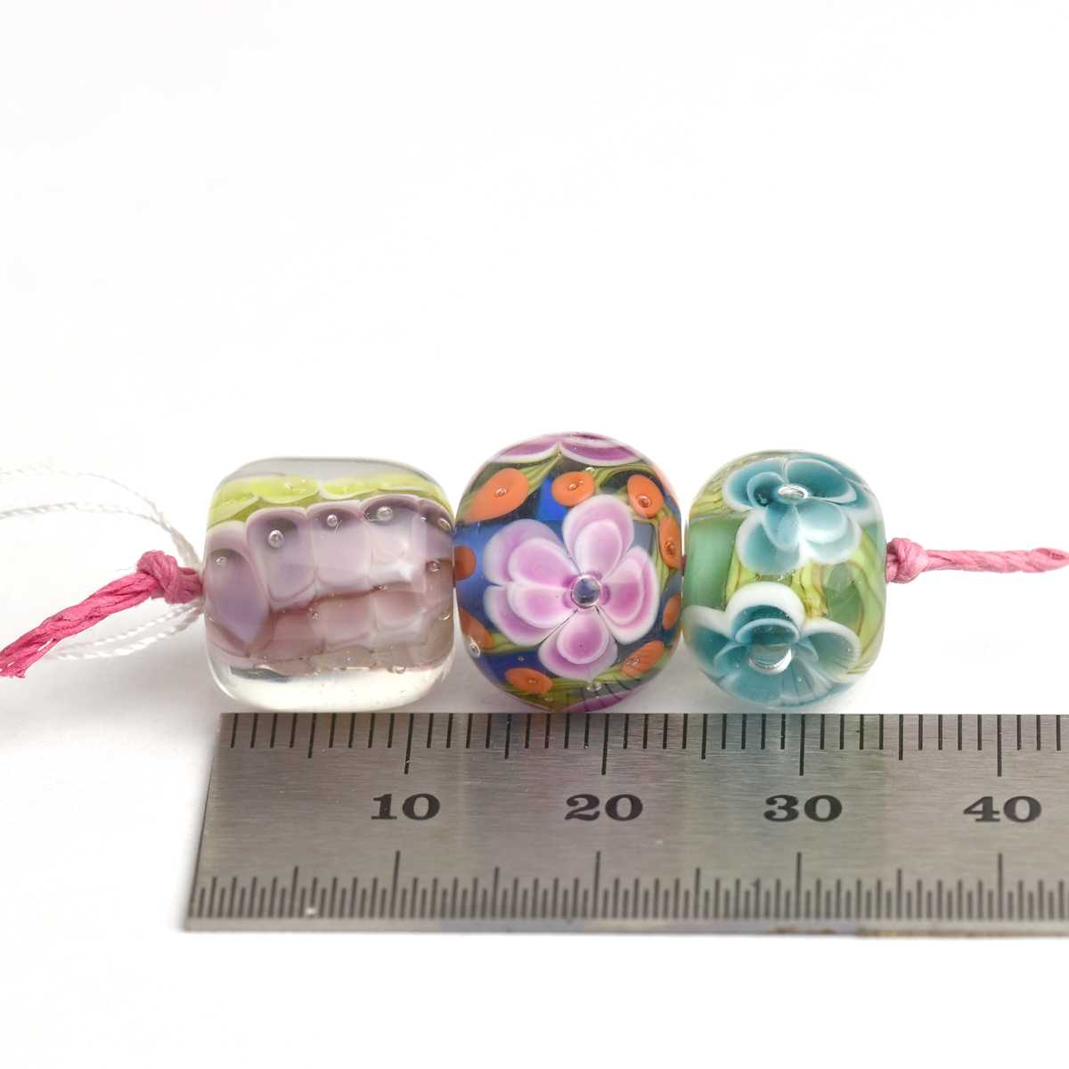 Trio de perles de verre colorées arlequin et fleuries  🖤 Fabrication française 🖤