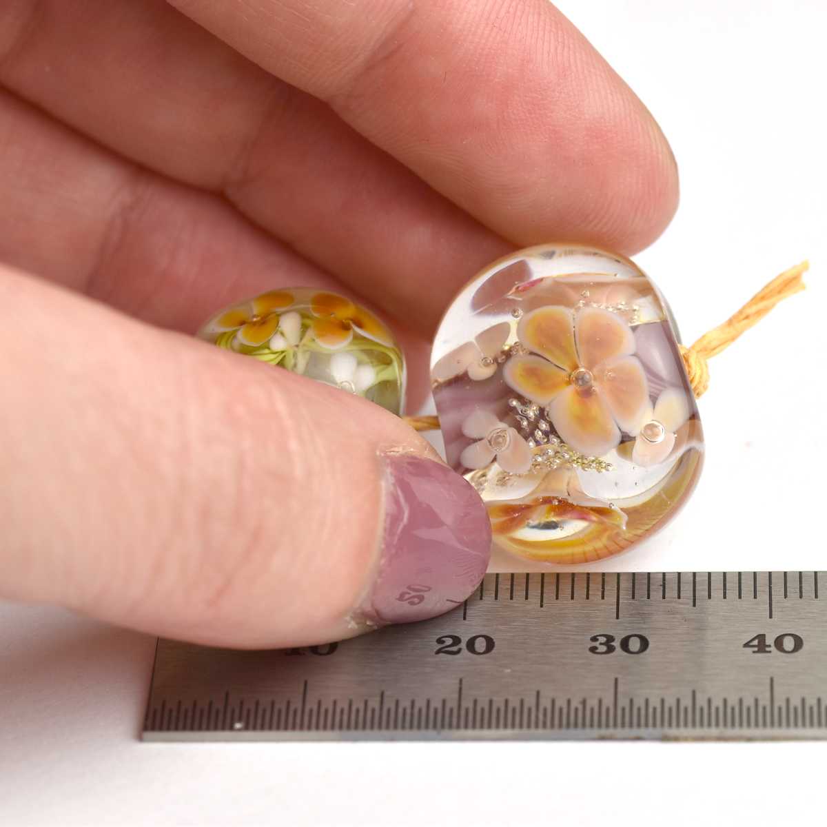 Duo de perles de verre fleurs automnales, gouttes d'argent pur  🖤 Fabrication française 🖤