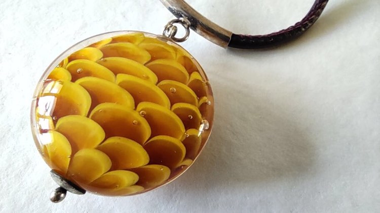 Perle de verre artisanale