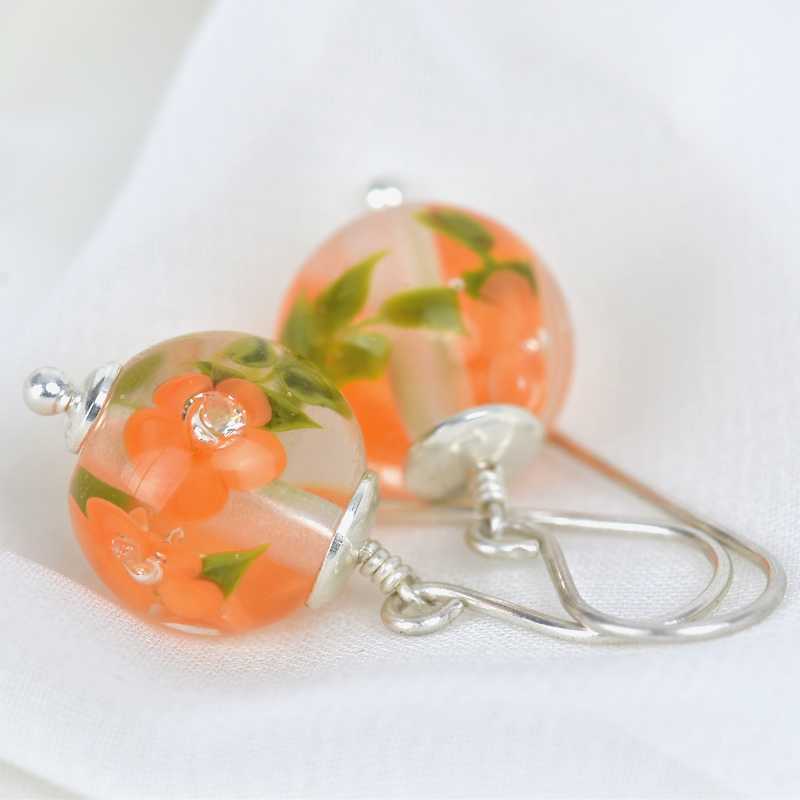 Boucles d'oreilles au fleurs de verre abricot