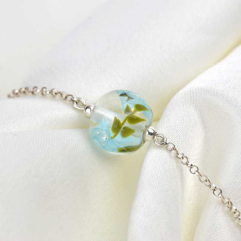 Bracelet with dark sky blue glass flowers