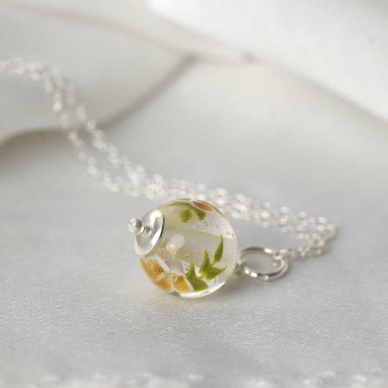 Necklace with amber glass flowers